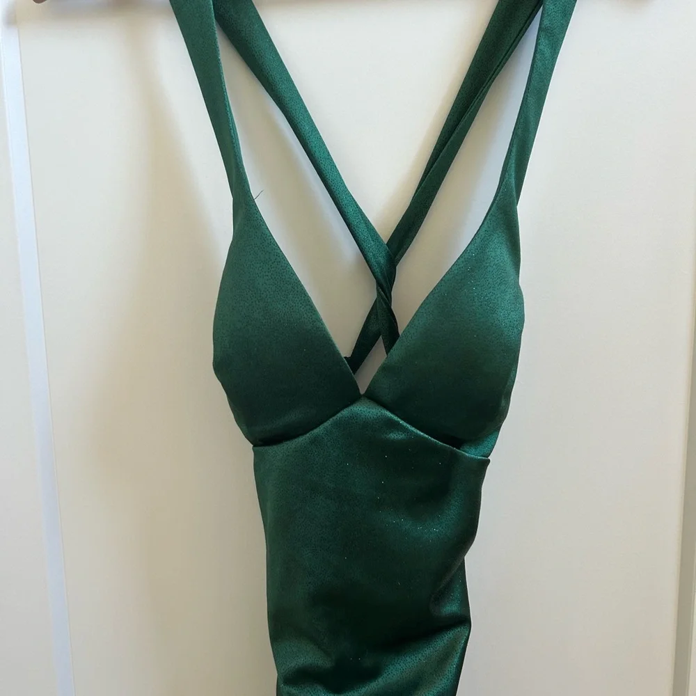Beautiful Emerald green Prom dress. Worn one time. For reference model is 6 ft. - Picture 1 of 8